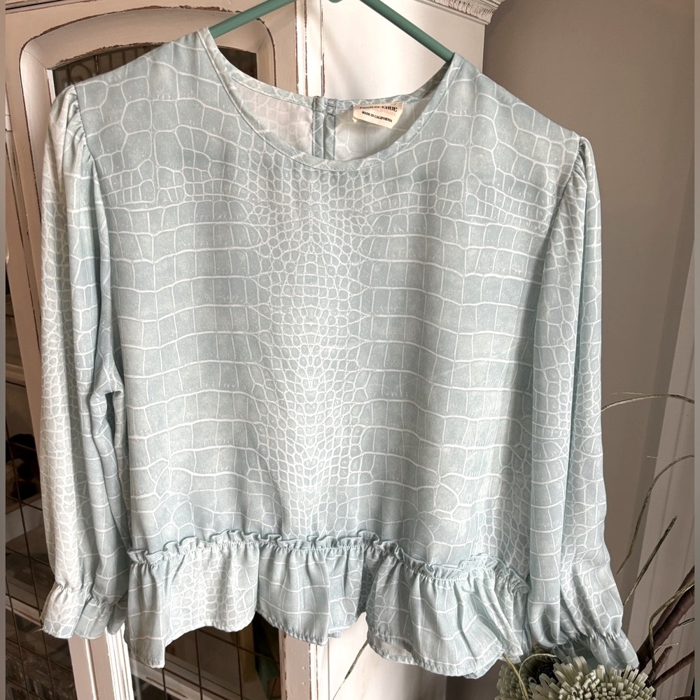 Peach Love California Pastel Peplum Blouse. Women’s Sz.L | Blue | Ruffle EUC